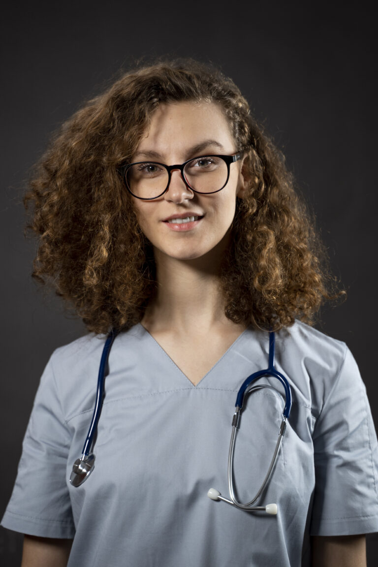 medium-shot-smiley-woman-with-stethoscope